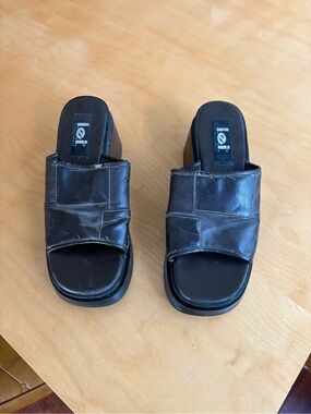 lei Black Platform Sandals